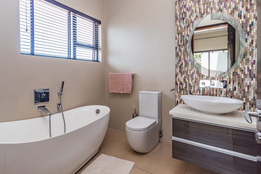 5 Bedroom Property for Sale in Hartebeesfontien AH North West